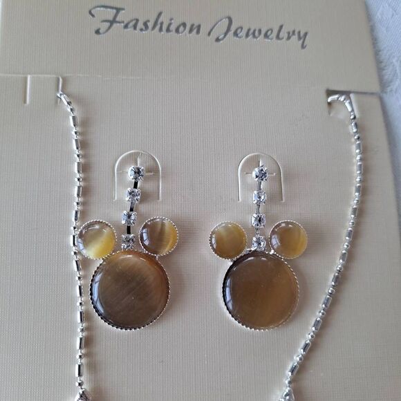 4 Necklace and earring sets for tweens nwt - Picture 6 of 15